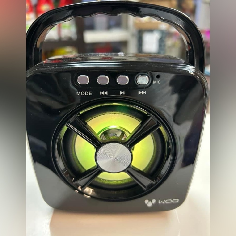 Woo Portable Speaker NWT In Box Wireless Portable Handy Speaker with Large Sound - Picture 5 of 7